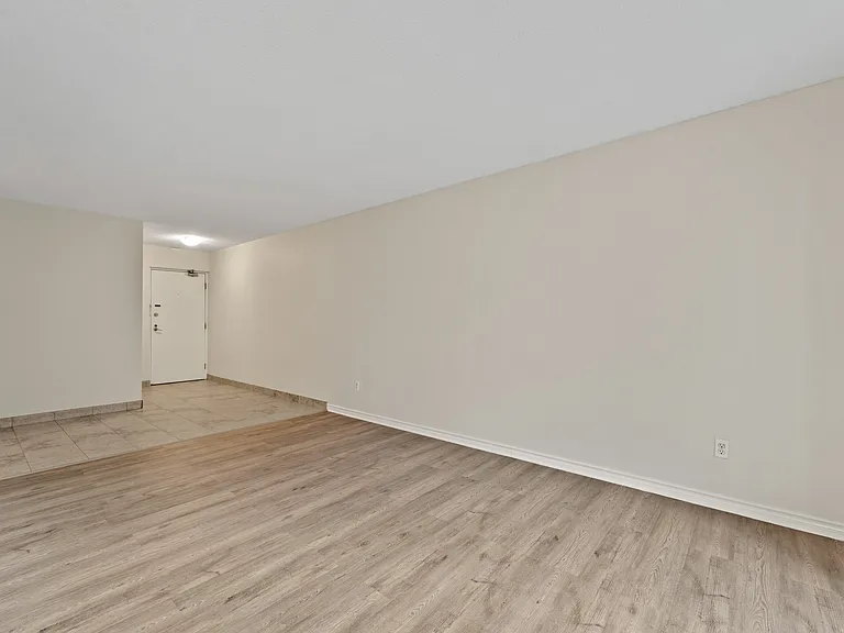 3262 Sandwich St — Photo 11