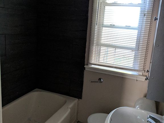 5th image of 513 E Mahan Ave