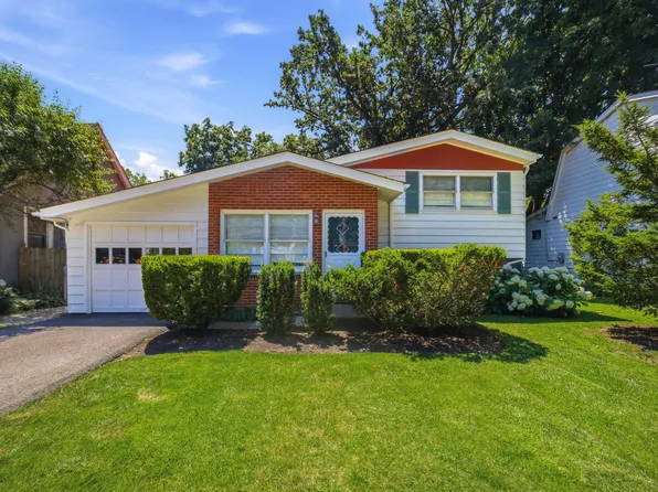 1026 Half Day Rd, Highland Park, IL 60035