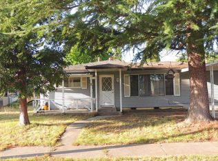 1022 SW J St, Grants Pass, OR 97526