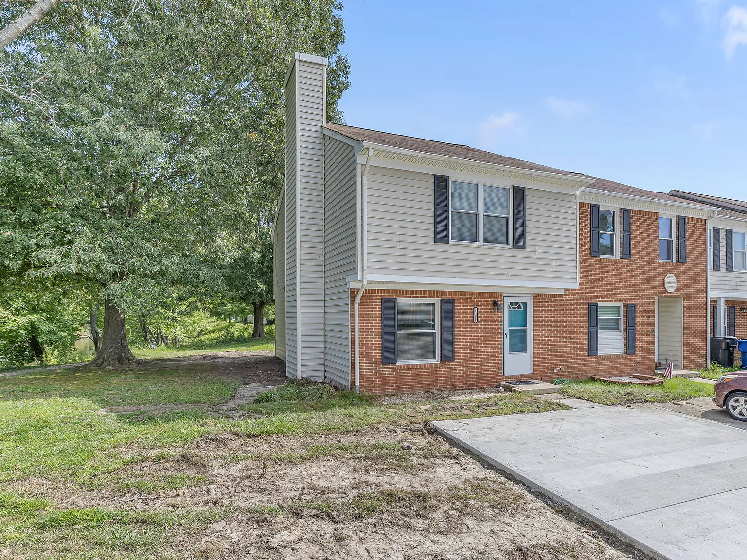 3 bed, 2.5 bath, 1340 sqft, $2,350 — Photo 2
