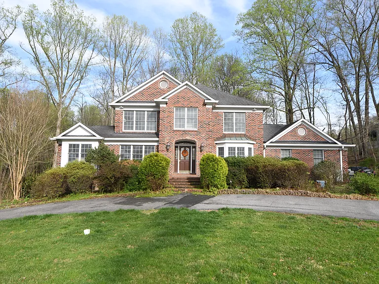13576 Highland Rd — Photo 77