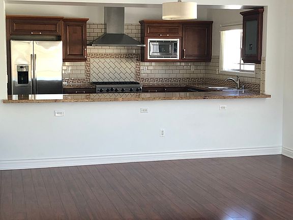 5th image of 11848 1/2 Kiowa Ave #Penthouse 405