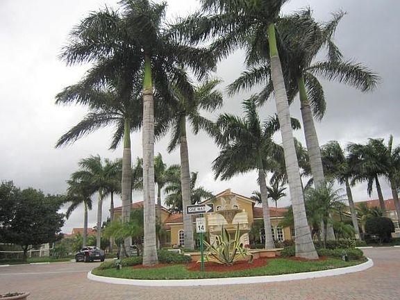 3rd image of 1120 Villa Cir