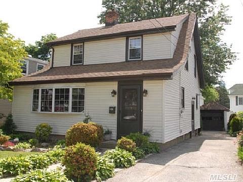 1st image of 55 Laurel St