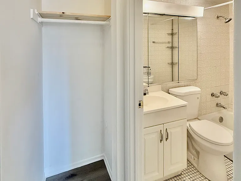 6815 N Sheridan Rd — Photo 8