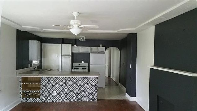 2nd image of 1021 N Jackson Ave