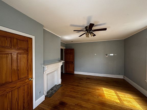 4th image of 32 Hume Ave #2