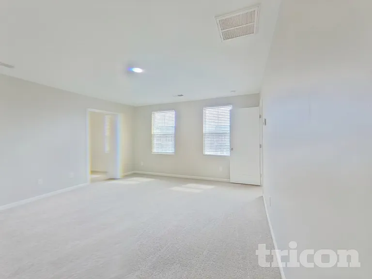 656 McCormick Ln — Photo 4