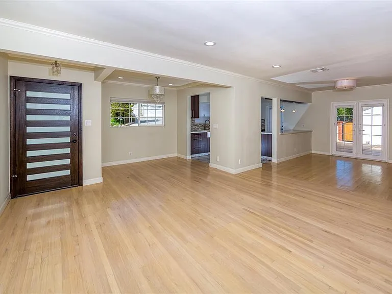 3960 Mayfield Ave — Photo 5