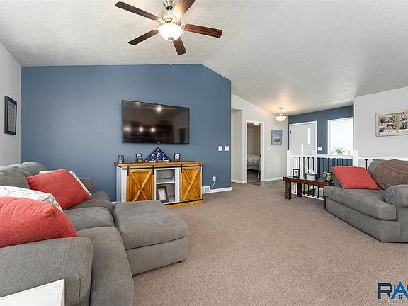 3rd image of 4217 W 93rd St