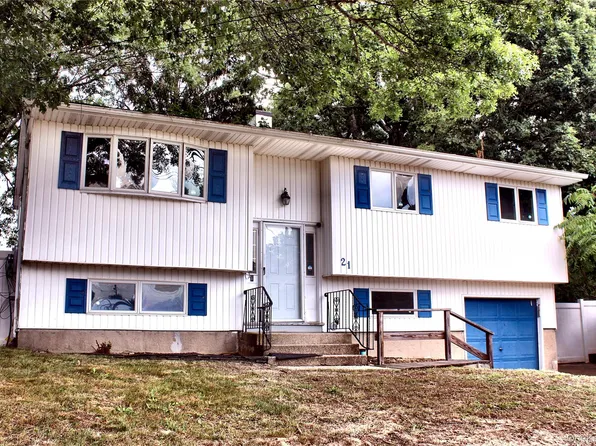 21 University Drive, Ronkonkoma, NY 11779