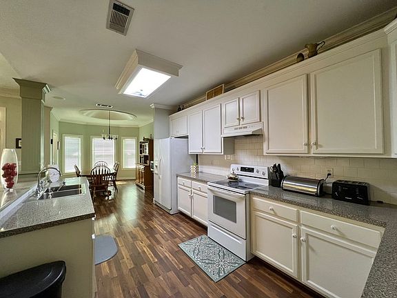 3rd image of 2200 S Bourque Ct