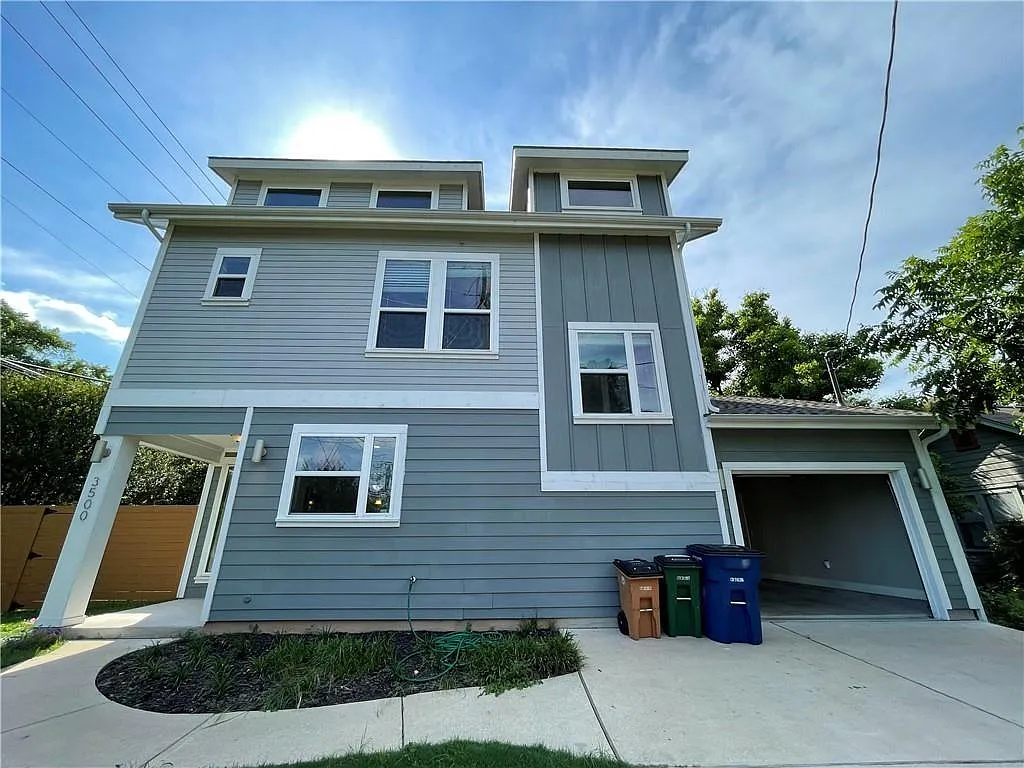5 bed, 4.0 bath, 2258 sqft, $4,750 — Photo 2