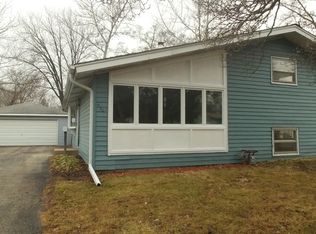 634 Jefferson Ave, Carpentersville, IL 60110