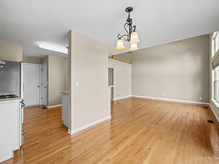 1058 E Danbury Dr — Photo 12