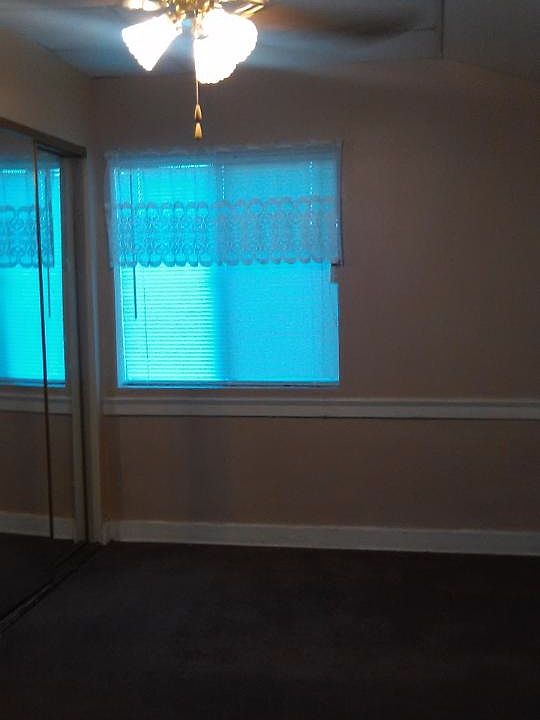 1st image of 633 W 41st Dr