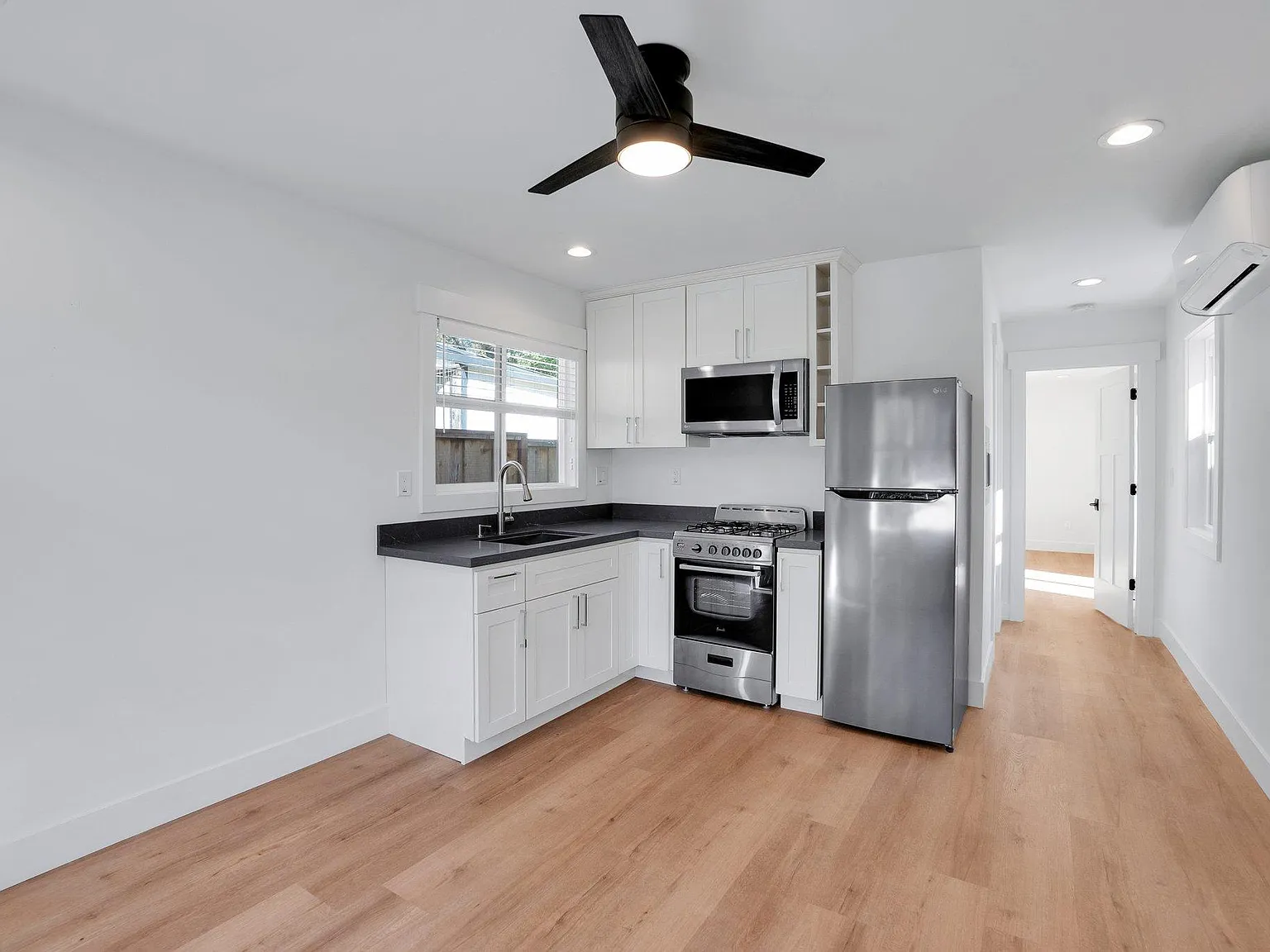 1 bed, 461 sqft, $2,350 — Photo 1