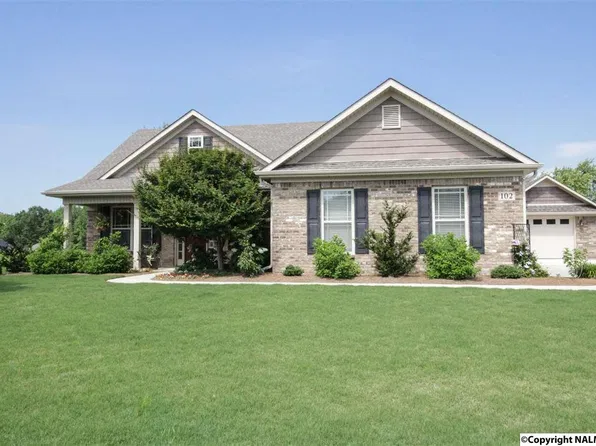 102 Grip Dr, Hazel Green, AL 35750