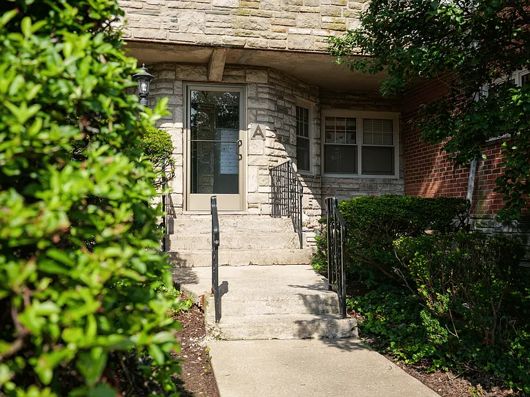 429 Apartments — Photo 33