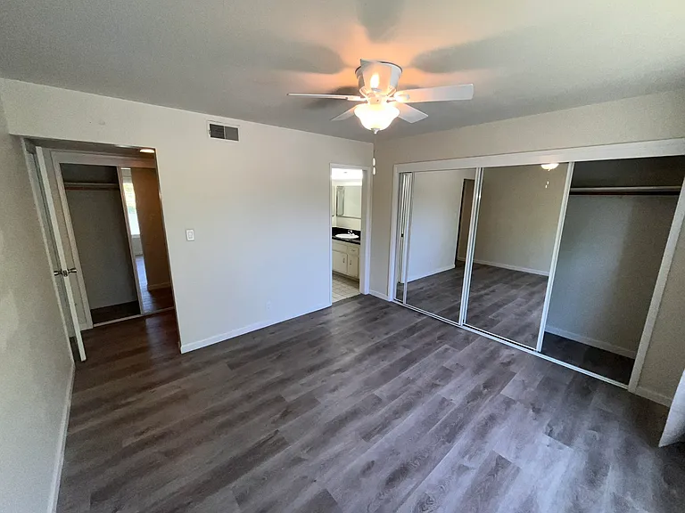 Lee Crest Apartments — Photo 21
