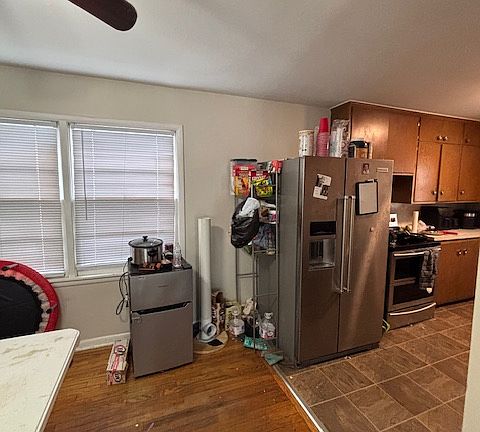 4th image of 120 S Willis St