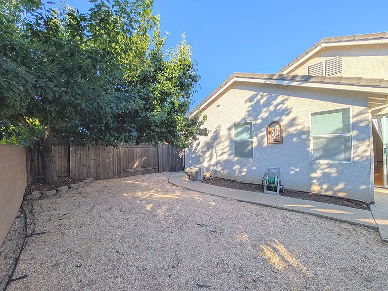 2756 Red Clover Way — Photo 34