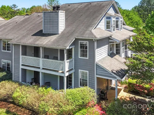 6053 Treetop Ct, Charlotte, NC 28212