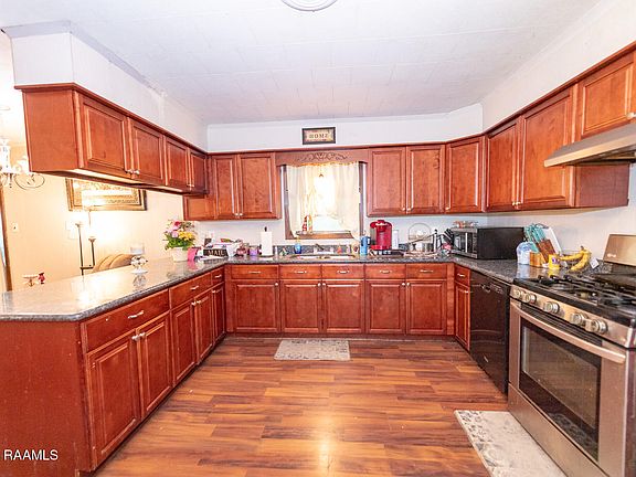 4th image of 132 Poodle Ln