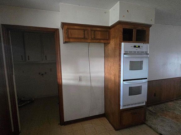 4th image of 3825 Avenue R