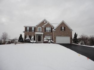 22 Warbler Ln, West Henrietta, NY 14586