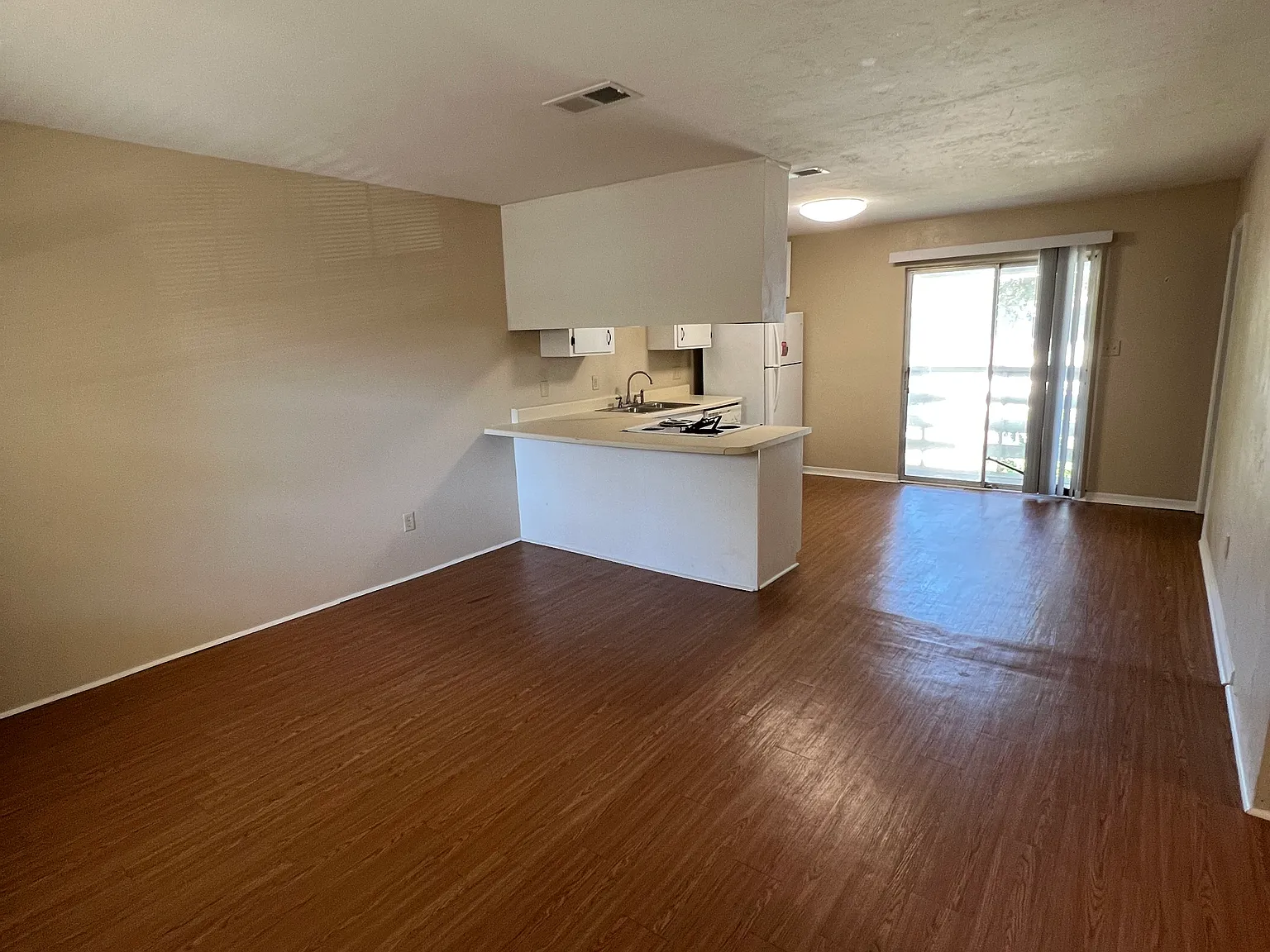 2 bed, 890 sqft, $1,000 — Photo 4