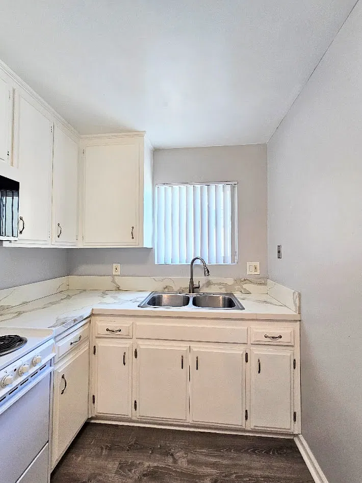 1 bed, 718 sqft, $2,395 — Photo 2