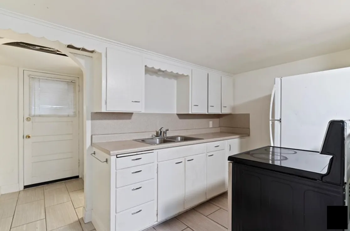 2 bed, 700 sqft, $1,100 — Photo 3