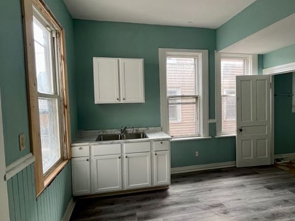 5th image of 1128 E Clarke St #1128