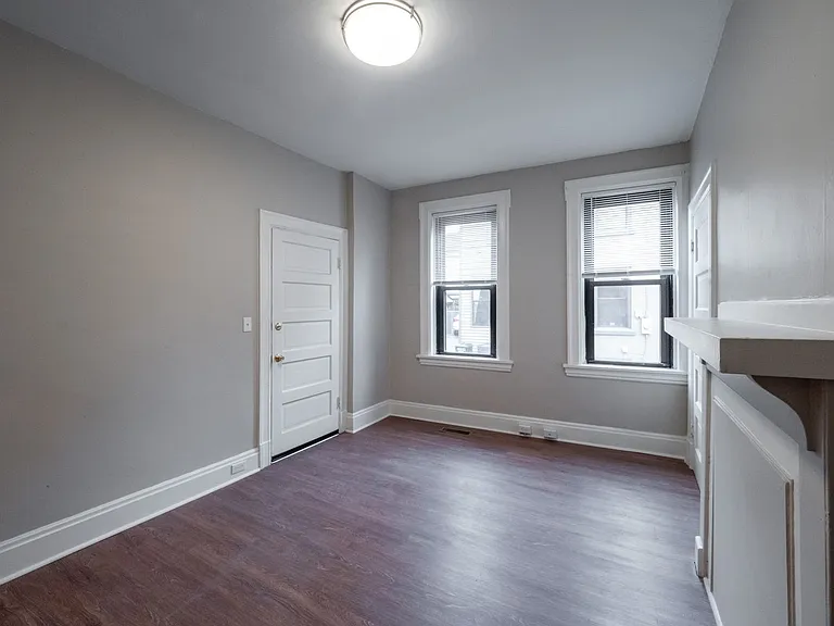 2336-2338 E Carson St — Photo 7