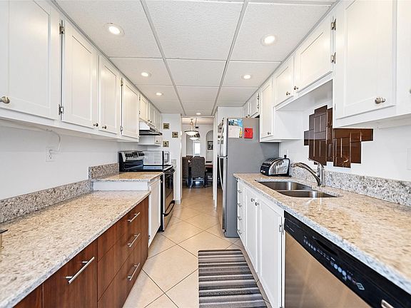 5th image of 2841 N Ocean Boulevard #1103