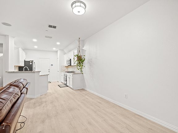 4th image of 2657 Jacobson Dr