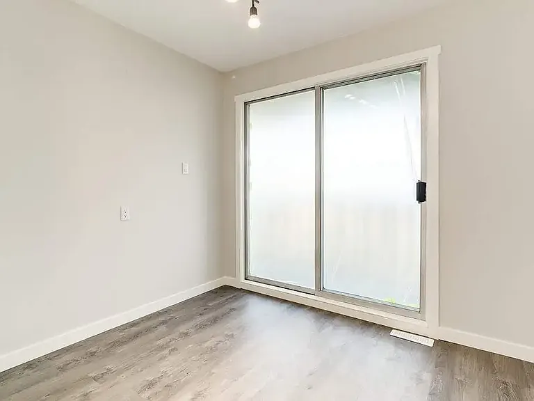 5327 A 38th Ave — Photo 25
