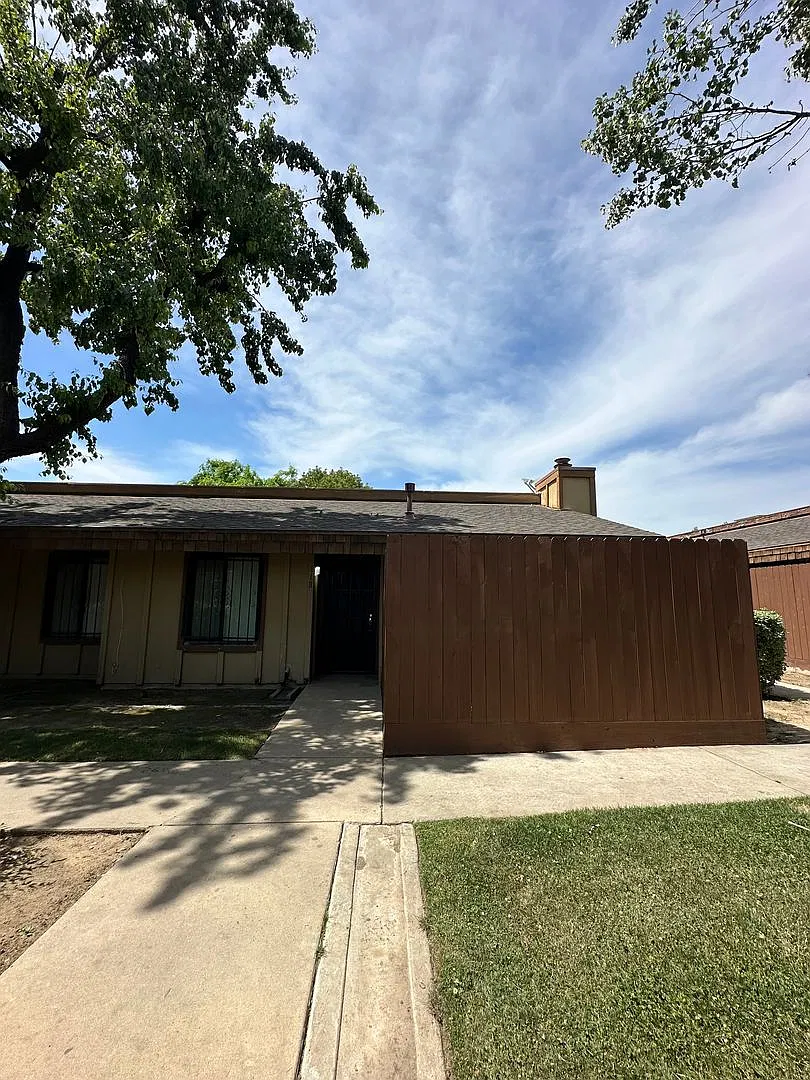 5181 E Olive Ave — Photo 1