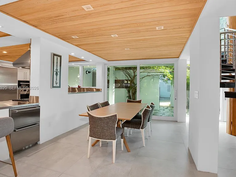 2475 S Bayshore Dr — Photo 7
