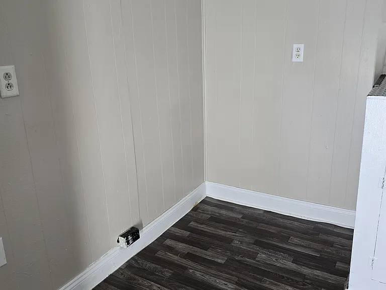 1038 Middle St — Photo 7