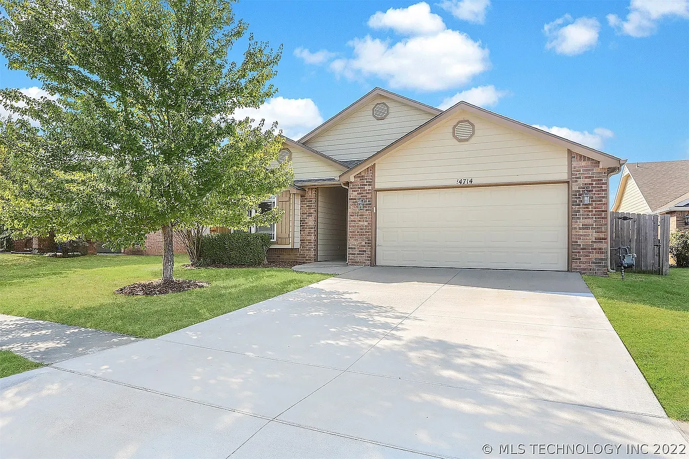3 bed, 1324 sqft, $1,795 — Photo 1