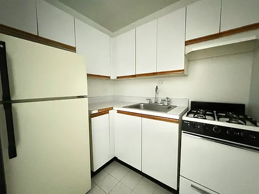 Rented by Bohemia Realty Group | media 7