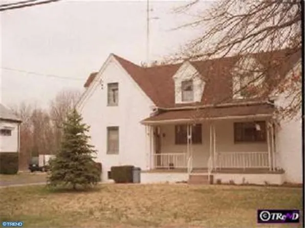 1147 E Main St, Douglassville, PA 19518