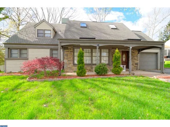 3156 Manor Rd photo 1