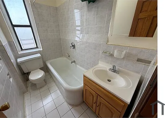 710 E 235th St #E2 — Photo 3