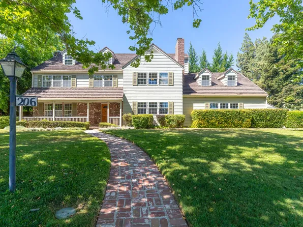 206 Los Robles Way, Woodland, CA 95695
