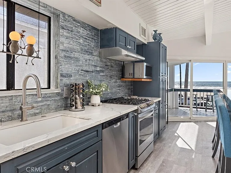 2214 W Oceanfront #B — Photo 12