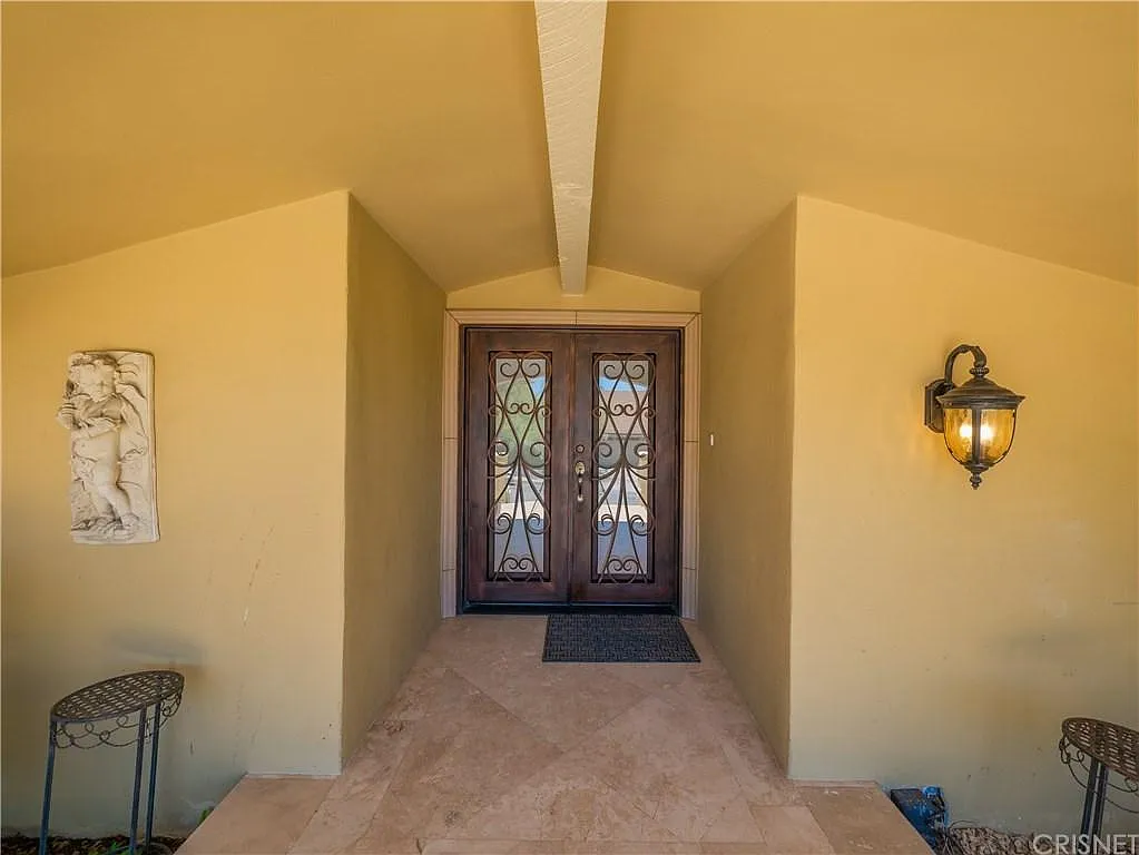5 bed, 4.5 bath, 4080 sqft, $10,000 — Photo 3